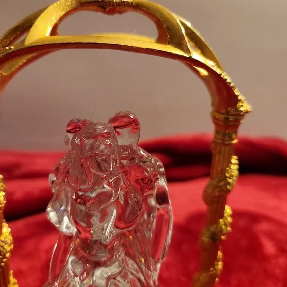 bride and groom statue - Picture 3 of 5